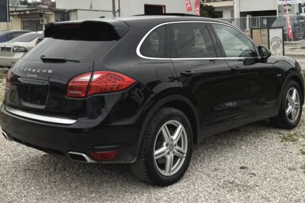 Makina ne shitje ne Tirane, Porsche, 2013 Diesel,Kambio Automatik Pagesa 15,500  Euro.