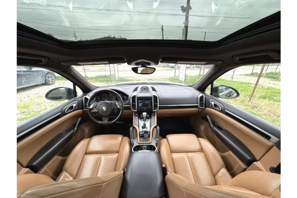 Makina ne shitje ne Tirane, Porsche, 2013 Diesel,Kambio Automatik Pagesa 15,500  Euro.