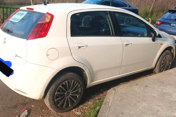 Makina ne shitje ne Tirane, Fiat, 2010 Benzine,Kambio Automatik Pagesa 2,500  Euro.