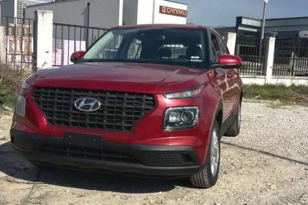 Makina ne shitje ne Tirane - 13,700 Euro