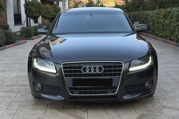 Makina ne shitje ne Tirane - 8,500 Euro