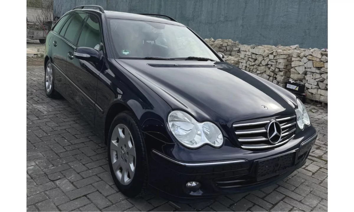 Makina ne shitje ne Tirane, Mercedes-Benz, 2006 Benzine,Kambio Automatik Pagesa 3,450  Euro.