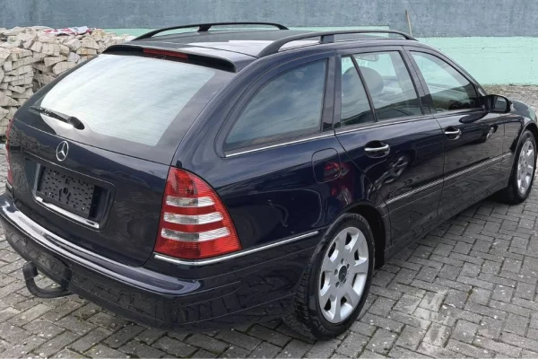 Makina ne shitje ne Tirane - 3,450 Euro