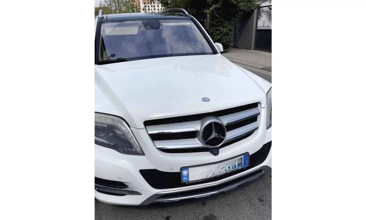 Makina ne shitje ne Tirane, Mercedes-Benz, 2014 Diesel,Kambio Automatik Pagesa 12,000  Euro.