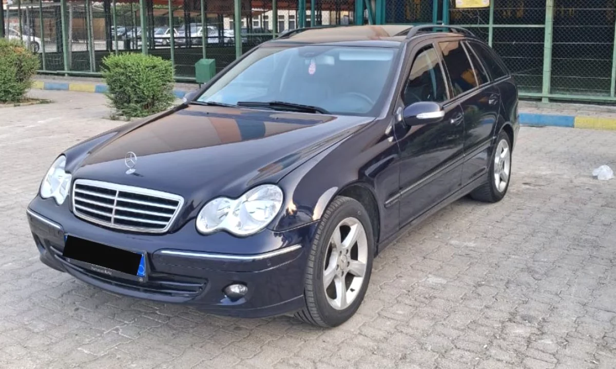 Auto in Vendita a Tirana, Mercedes-Benz, 2005 Diesel,Kambio Manual Pagamento 3,790  Euro.
