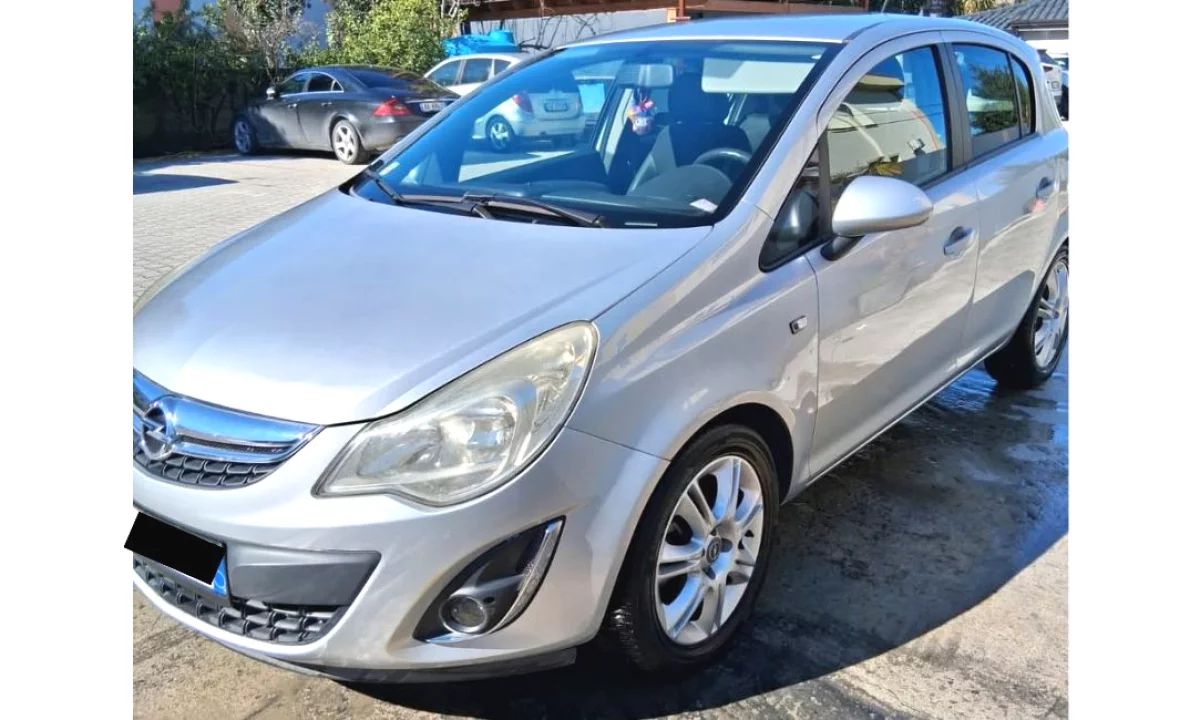 Makina ne shitje ne Tirane, Opel, 2012 gasoline-gas,Kambio Automatik Pagesa 3,200  Euro.