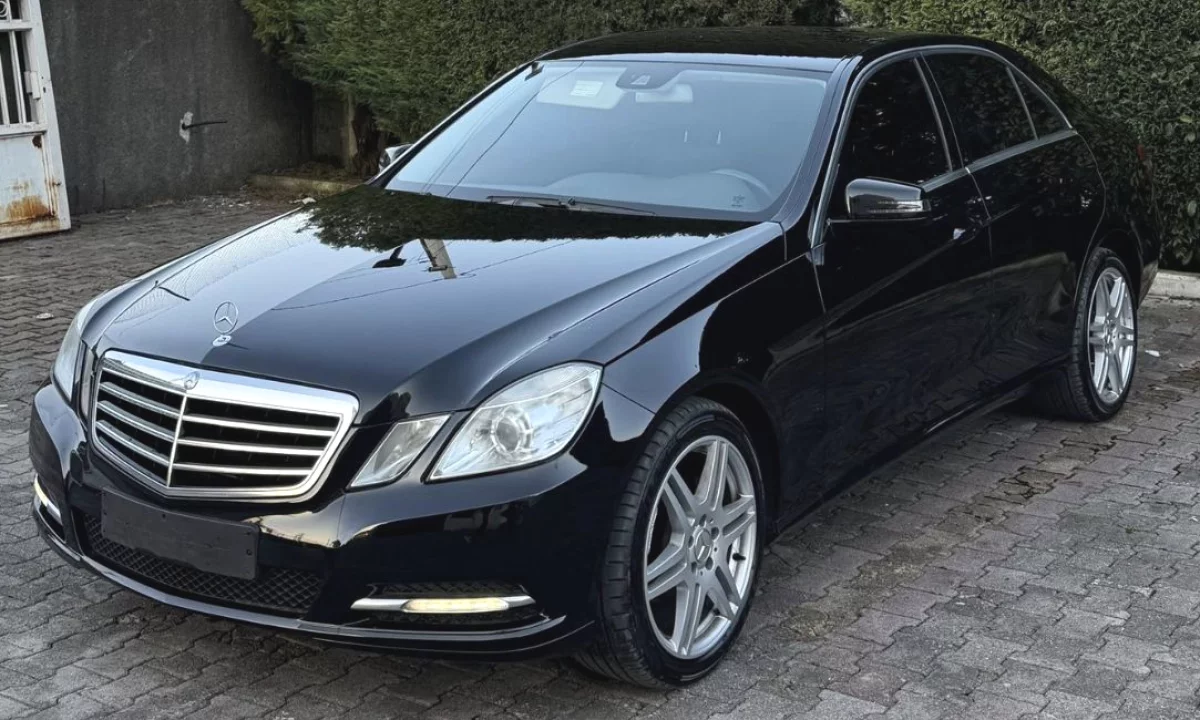 Makina ne shitje ne Tirane, Mercedes-Benz, 2012 Diesel,Kambio Automatik Pagesa 7,900  Euro.