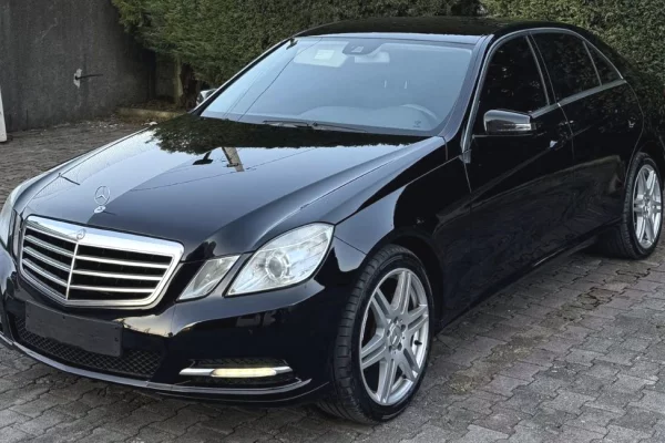 Makina ne shitje ne Tirane - 7,900 Euro