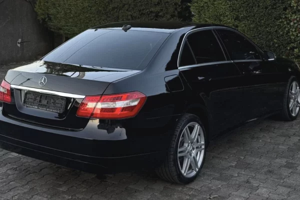 Makina ne shitje ne Tirane - 7,900 Euro