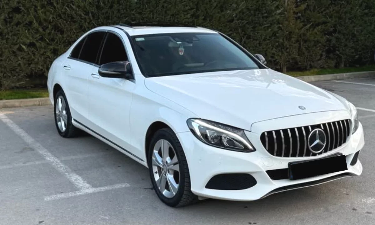 Makina ne shitje ne Prishtine, Mercedes-Benz, 2016 Diesel,Kambio Automatik Pagesa 18,000  Euro.