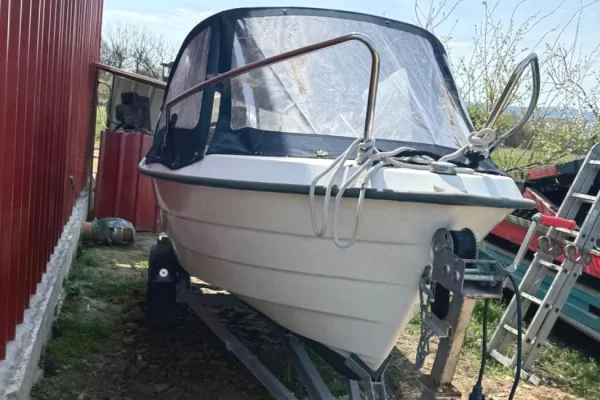 Nautica a Tirana - 9,000 Euro