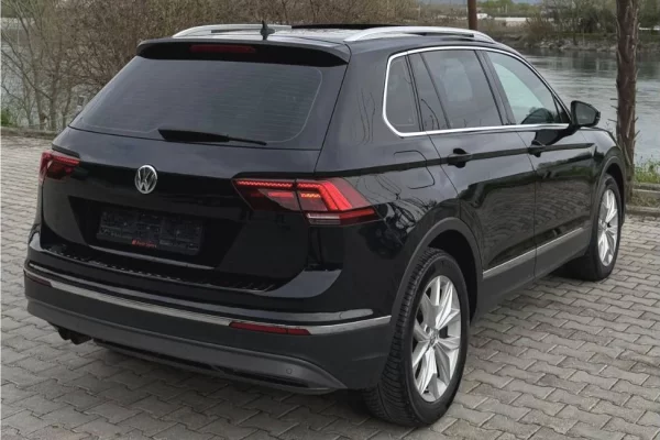 Makina ne shitje ne Tirane - 17,400 Euro