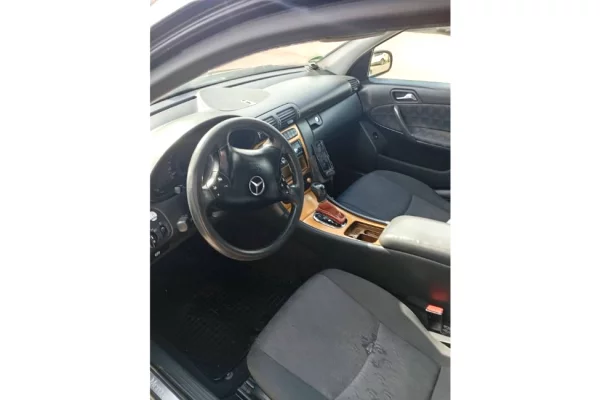 Makina ne shitje ne Fier, Mercedes-Benz, 2001 Diesel,Kambio Automatik Pagesa 2,500  Euro.