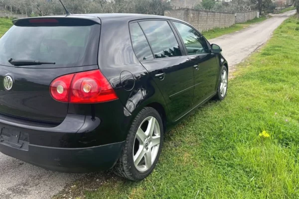 Makina ne shitje ne Tirane - 5,600 Euro