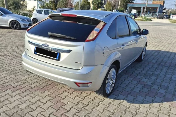 Makina ne shitje ne Tirane - 3,800 Euro