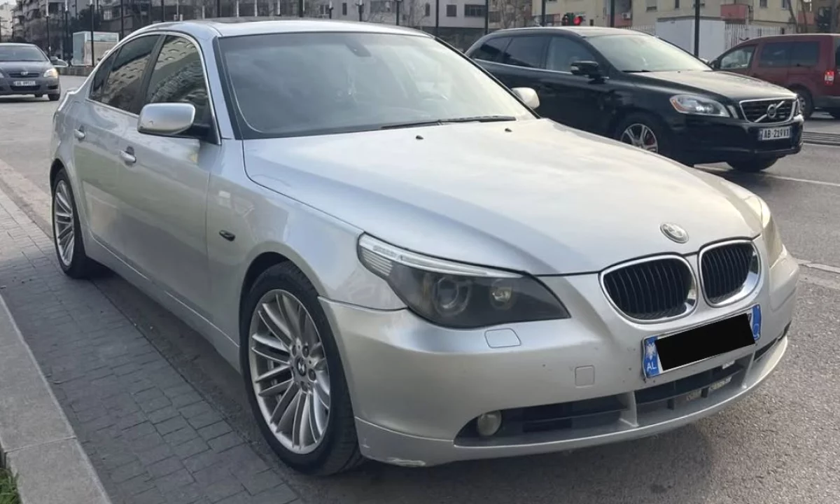 Makina ne shitje ne Tirane, BMW, 2003 Diesel,Kambio Automatik Pagesa 5,000  Euro.