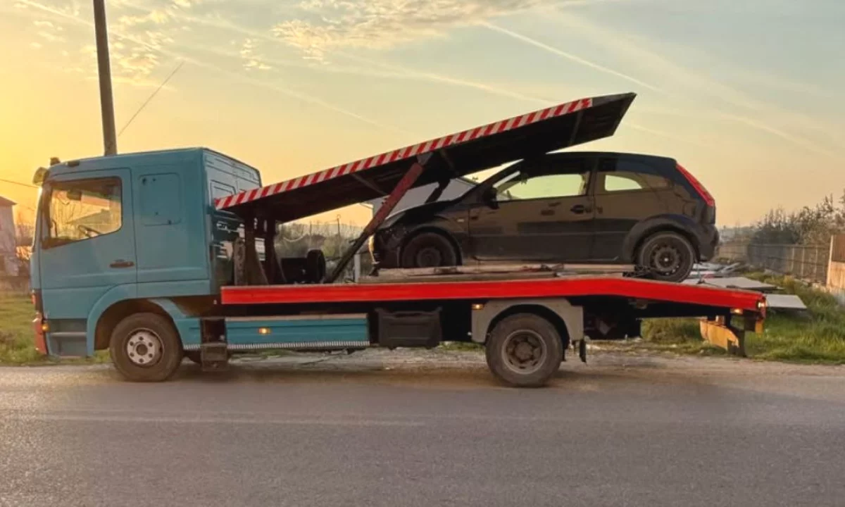 Makina ne shitje ne Kruje, Mercedes-Benz, 2001 Diesel,Kambio Manual Pagesa 18,000  Euro.