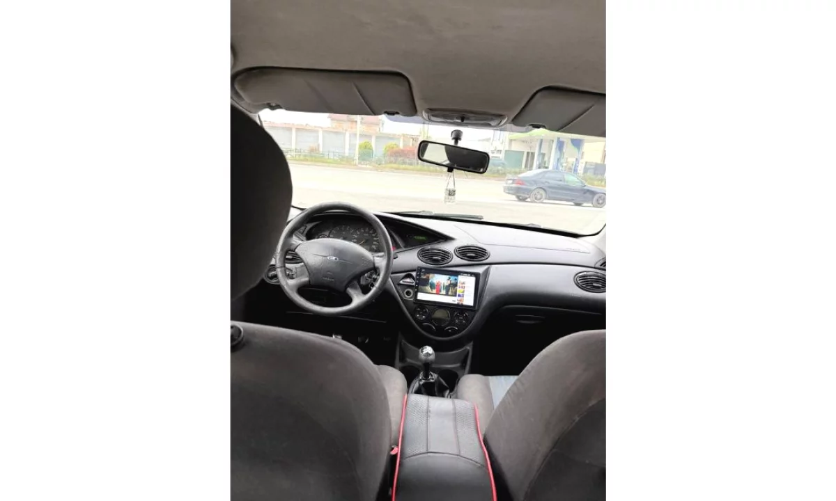 Makina ne shitje ne Tirane, Ford, 2003 gasoline-gas,Kambio Automatik Pagesa 2,000  Euro.