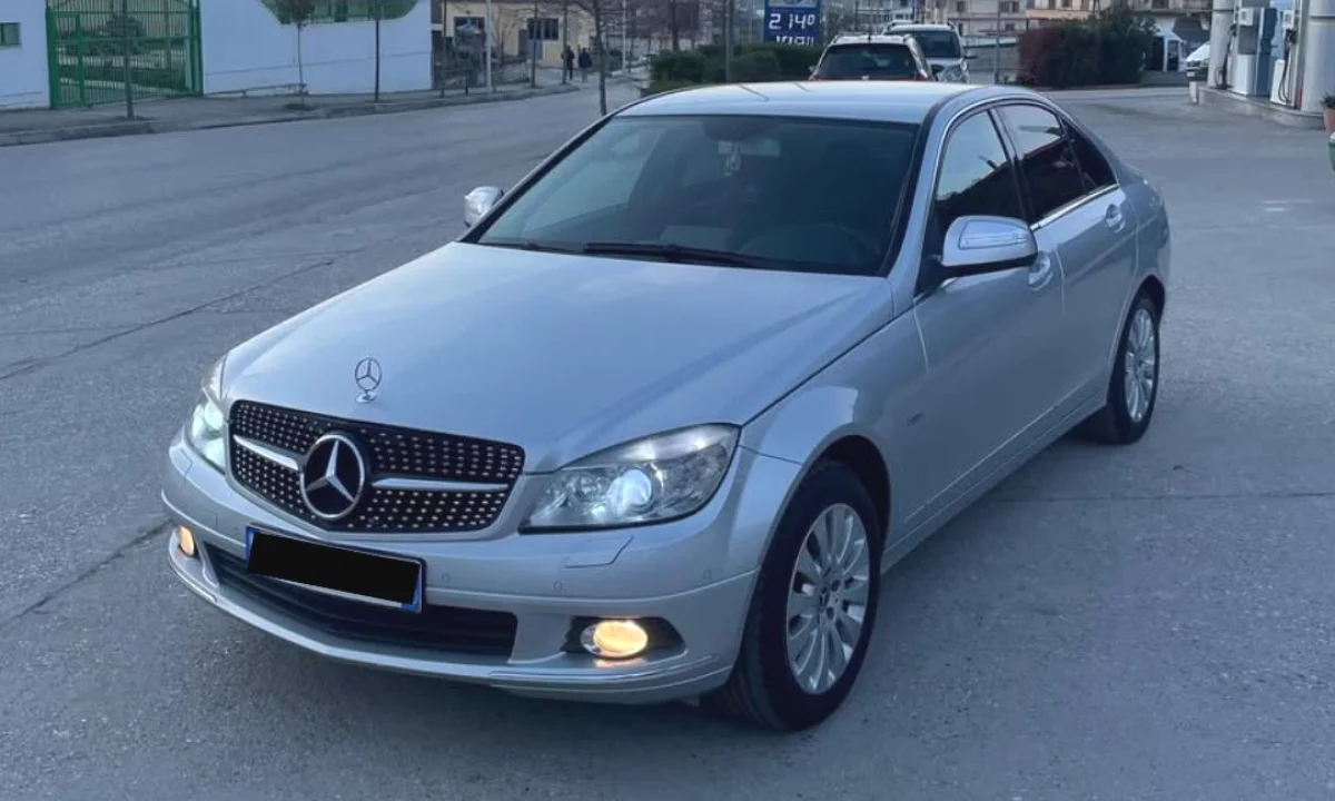 Makina ne shitje ne Fier, Mercedes-Benz, 2008 Diesel,Kambio Automatik Pagesa 6,000  Euro.