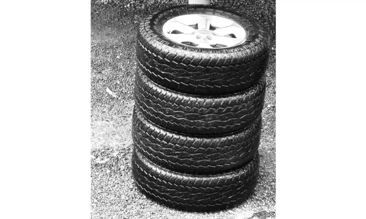  Shiten 4 goma me gjithe disqe per Nissan Navara 