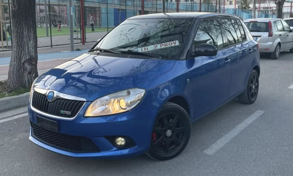 Makina ne shitje ne Durres, Skoda, 2011 Benzine,Kambio Automatik Pagesa 4,700  Euro.
