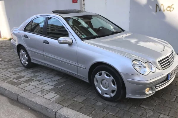 Makina ne shitje ne Tirane - 4,300 Euro