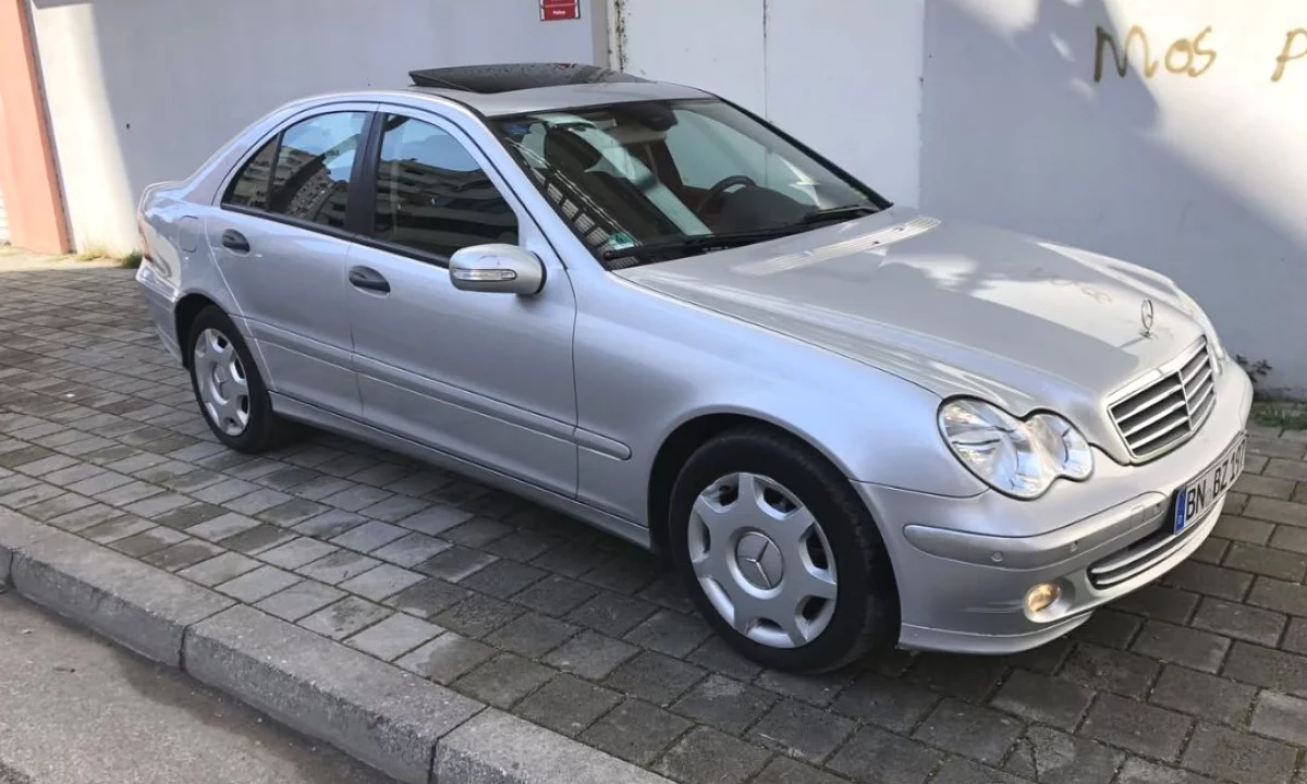 Makina ne shitje ne Tirane, Mercedes-Benz, 2006 Diesel,Kambio Automatik Pagesa 4,300  Euro.