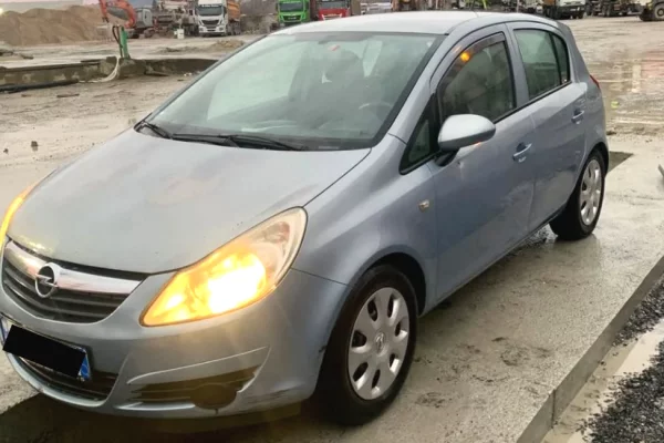 Makina ne shitje ne Tirane - 2,600 Euro