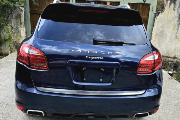 Makina ne shitje ne Tirane - 10,000 Euro