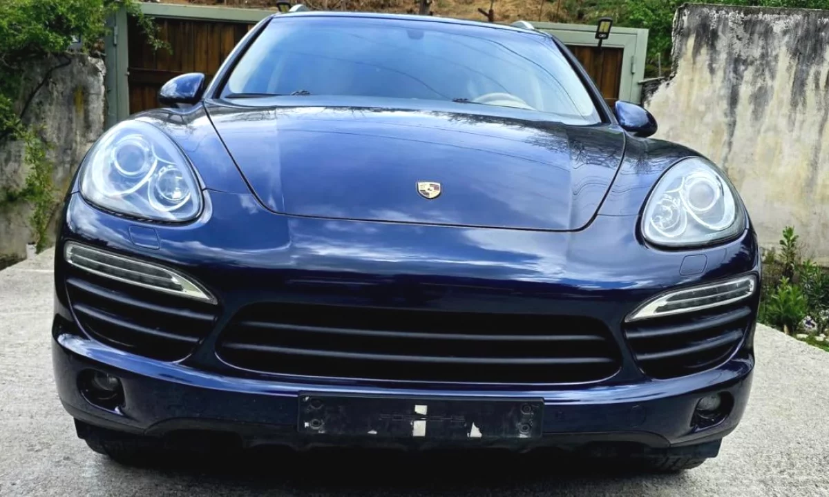 Makina ne shitje ne Tirane, Porsche, 2013 Diesel,Kambio Automatik Pagesa 10,000  Euro.