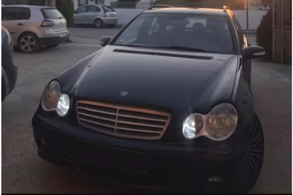 Makina ne shitje ne Tirane - 3,500 Euro