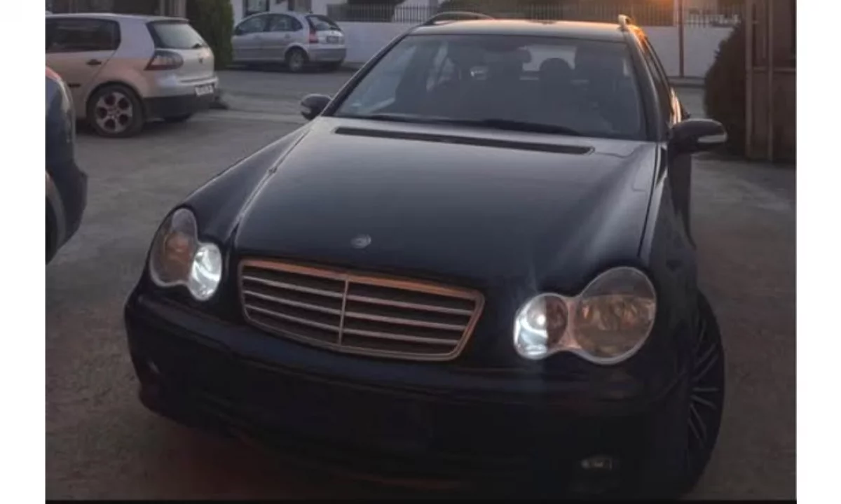 Makina ne shitje ne Tirane, Mercedes-Benz, 2007 Diesel,Kambio Manual Pagesa 3,500  Euro.
