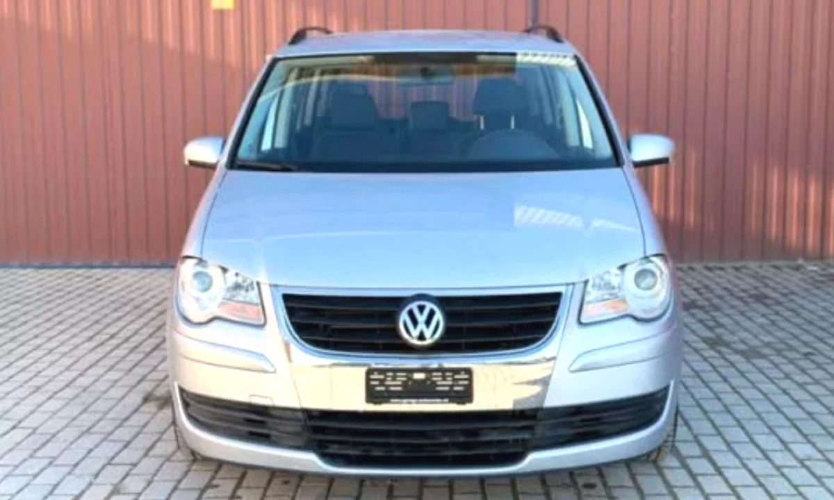 Makina ne shitje ne Tirane, Volkswagen, 2008 Diesel,Kambio Automatik Pagesa 5,300  Euro.