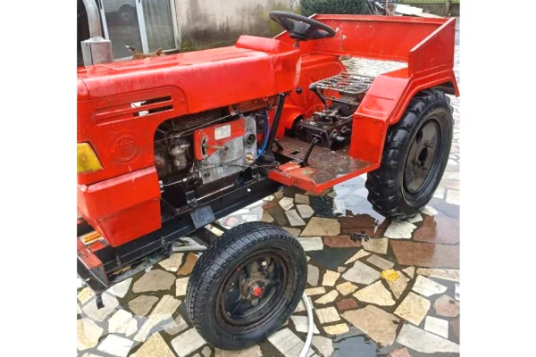 Makina ne shitje ne Lezhe - 1,400 Euro