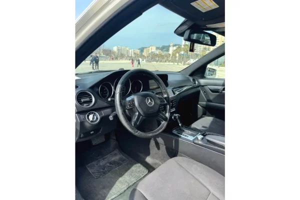 Cars for sale in Durres - 5,900 Euro