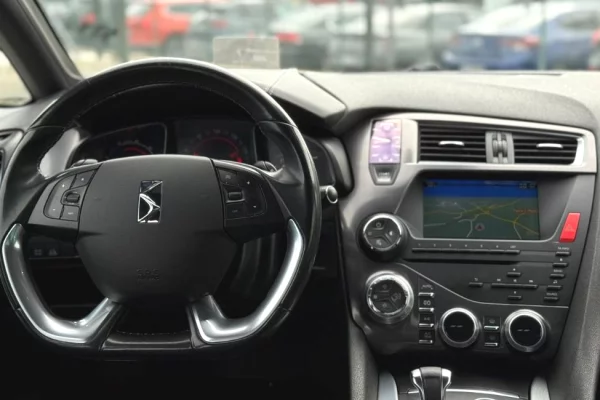 Makina ne shitje ne Tirane - 7,800 Euro