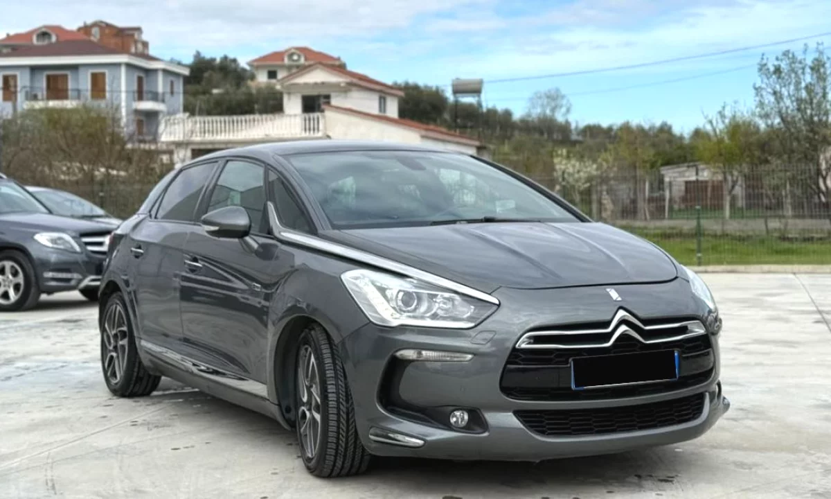 Makina ne shitje ne Tirane, Citroen, 2012 Diesel,Kambio Automatik Pagesa 7,800  Euro.