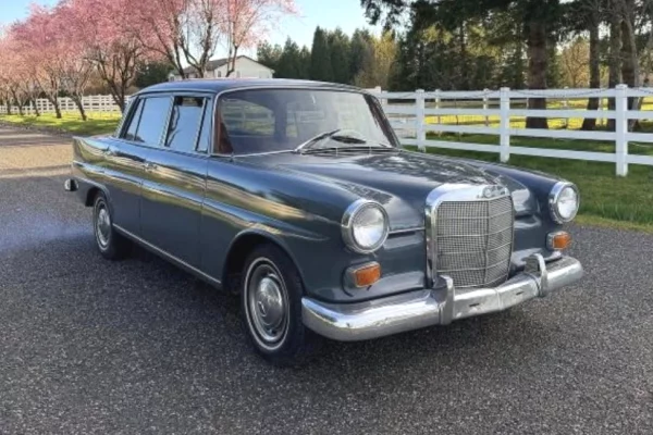 Makina ne shitje ne Tirane - 17,000 Euro