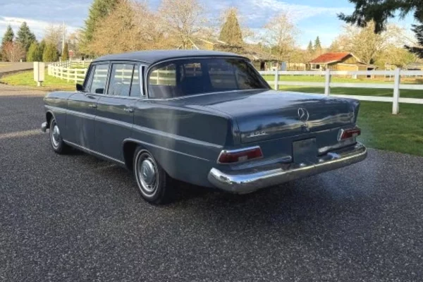 Makina ne shitje ne Tirane - 17,000 Euro