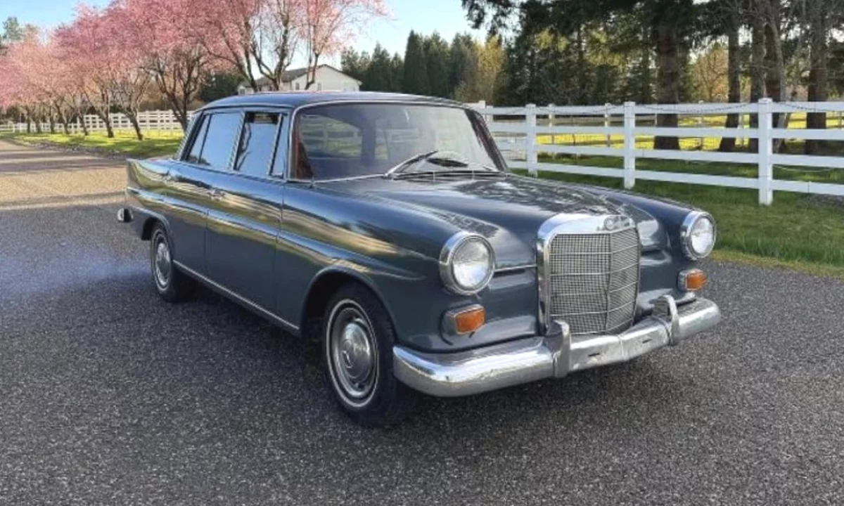 Makina ne shitje ne Tirane, Mercedes-Benz, 1990 Diesel,Kambio Automatik Pagesa 17,000  Euro.