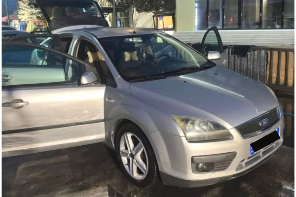 Makina ne shitje ne Tirane - 2,200 Euro