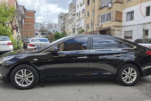 Makina ne shitje ne Tirane - 8,500 Euro