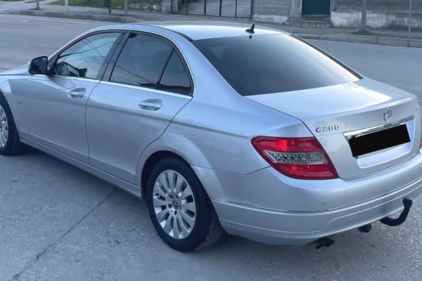 Makina ne shitje ne Tirane - 6,000 Euro