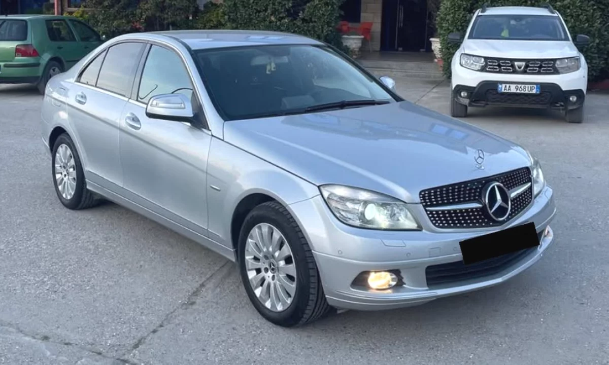Makina ne shitje ne Tirane, Mercedes-Benz, 2008 Diesel,Kambio Automatik Pagesa 6,000  Euro.