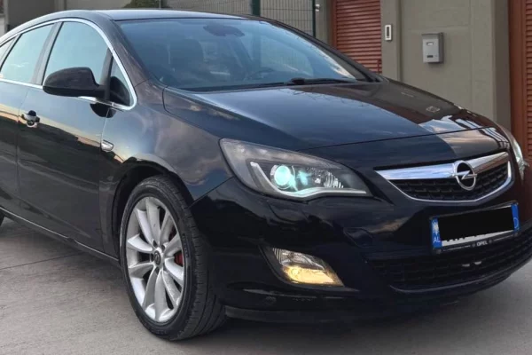 Makina ne shitje ne Elbasan - 5,199 Euro