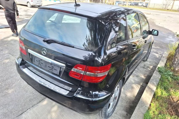 Makina ne shitje ne Elbasan - 4,900 Euro