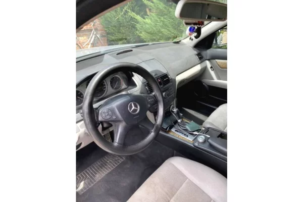 Auto in Vendita a Tirana, Mercedes-Benz, 2008 Diesel,Kambio Automatik Pagamento 4,600  Euro.