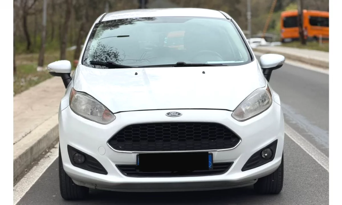 Auto in Vendita a Tirana, Ford, 2015 gasoline-gas,Kambio Automatik Pagamento 5,500  Euro.