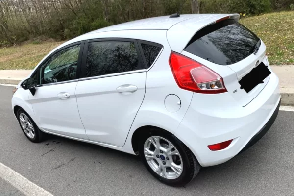 Auto in Vendita a Tirana, Ford, 2015 gasoline-gas,Kambio Automatik Pagamento 5,500  Euro.
