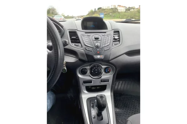 Auto in Vendita a Tirana, Ford, 2015 gasoline-gas,Kambio Automatik Pagamento 5,500  Euro.